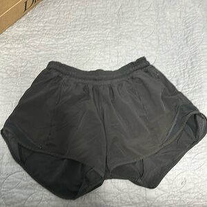 Black lululemon hottie hot size 4 4” low rise